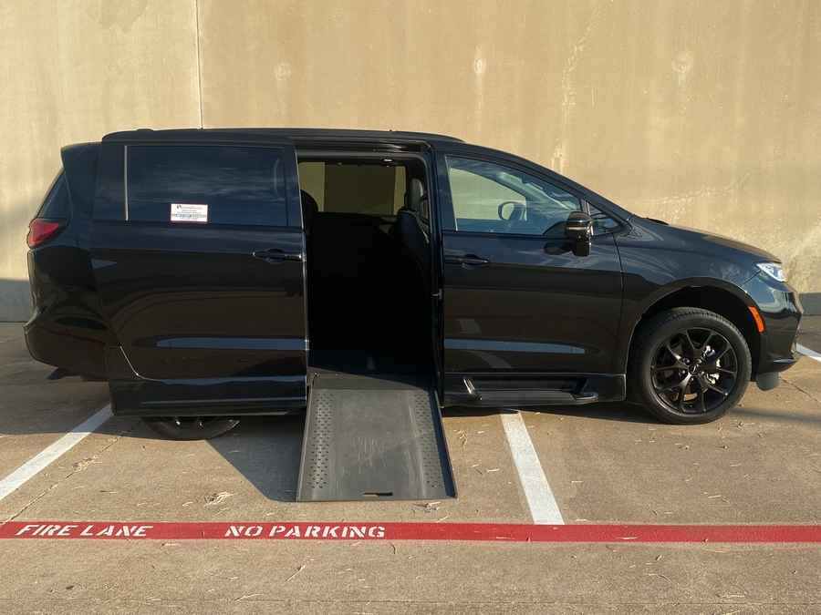 Used 2023 Chrysler Pacifica Limited Sport - RLX Side Entry Entry In Floor Automatic Ramp