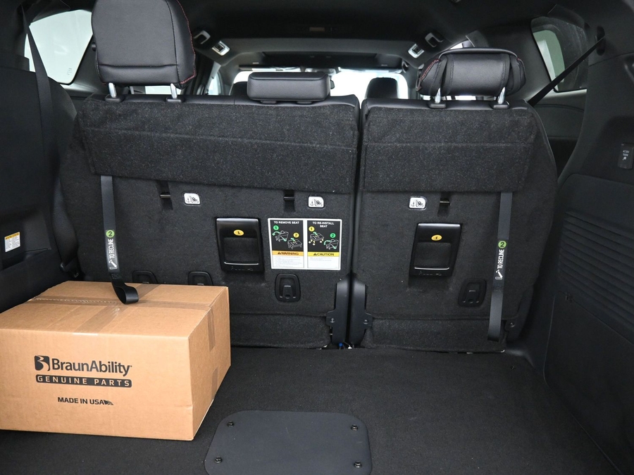 Grey Toyota Sienna image number 13