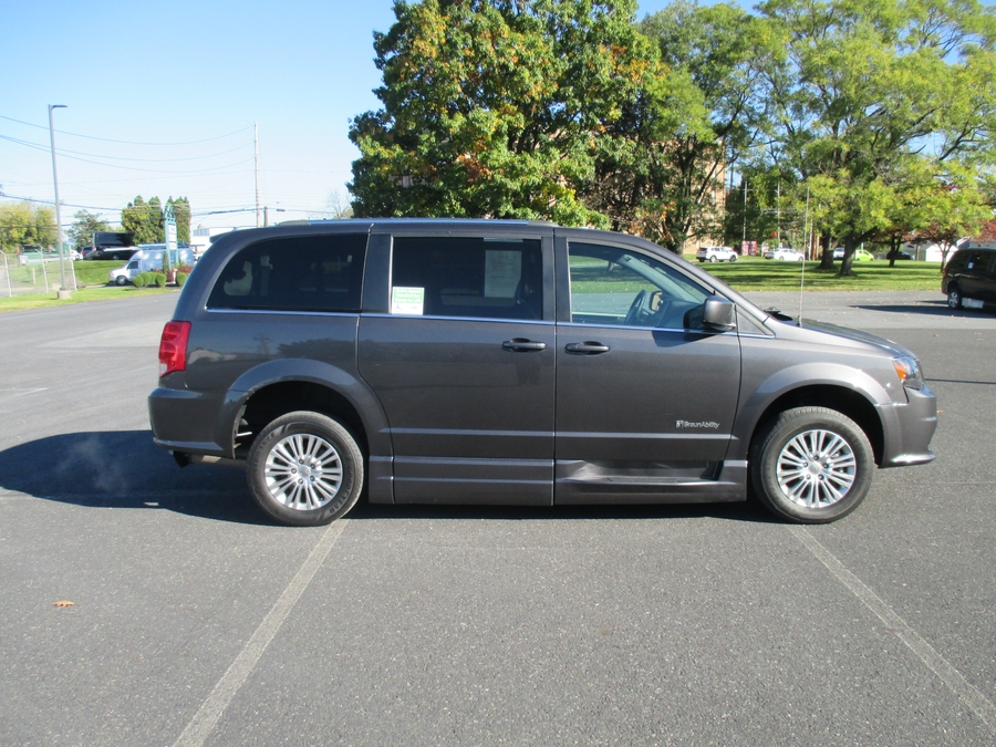 Grey Dodge Grand Caravan image number 6
