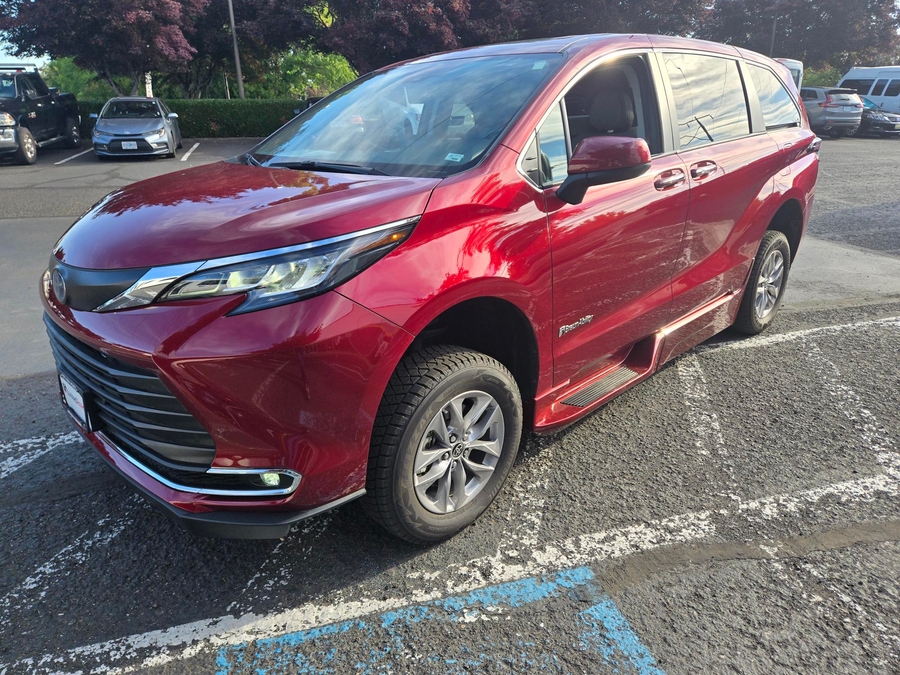 Used 2022 Toyota Sienna Hybrid XLE - BraunAbility Side Entry Fold Out Automatic Ramp