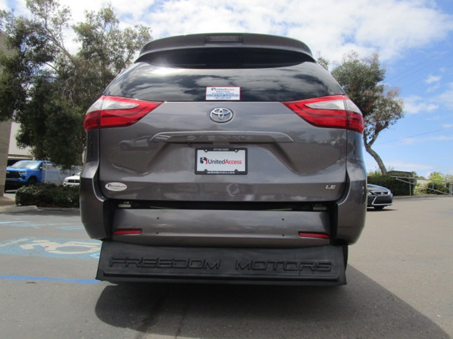 Used 2015 Toyota Sienna LE - FRE Rear Entry Entry Fold Out Manual Ramp