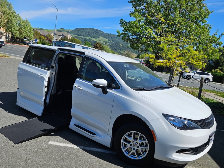 Used 2022 Chrysler Voyager LX - VMI Side Entry Entry In Floor Automatic Ramp