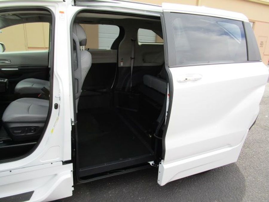 Used 2023 Toyota Sienna Hybrid XLE Base - BraunAbility Side Entry Entry In Floor Automatic Ramp