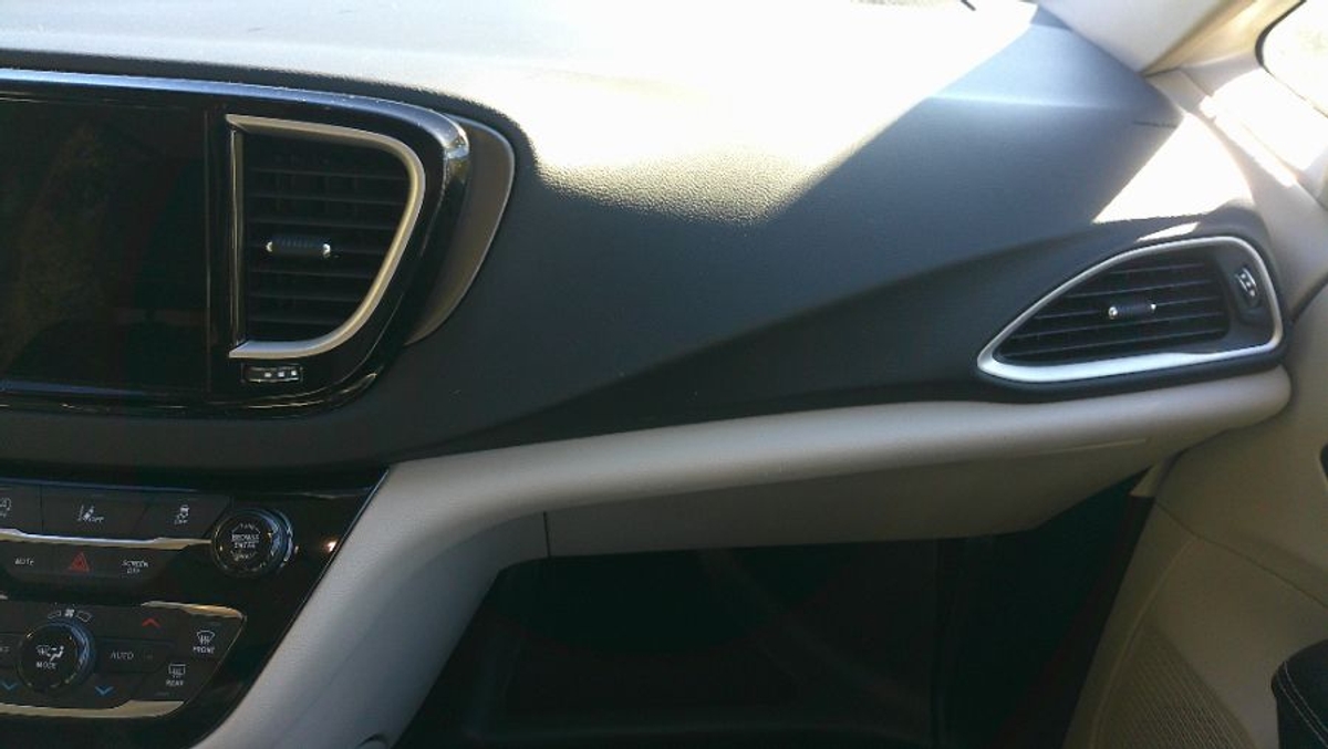 2022 CHRYSLER PACIFICA - Image 10