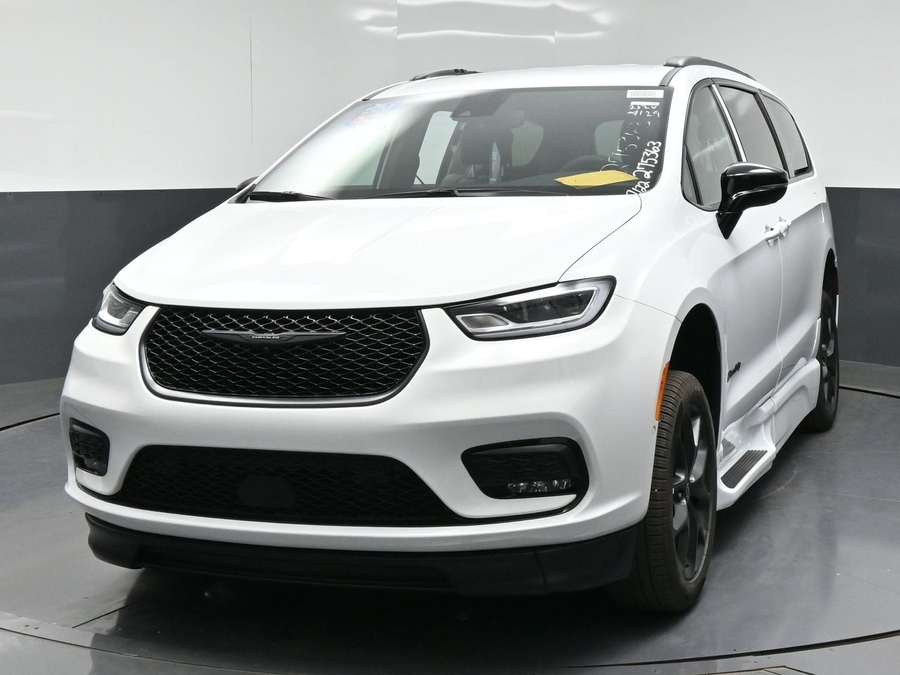 New 2026 Chrysler Pacifica Select Sport - BraunAbility Side Entry Fold Out Automatic Ramp