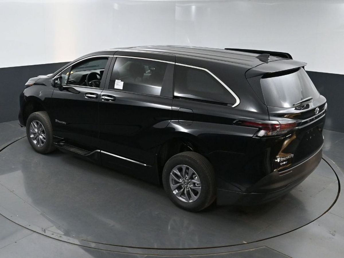 2025 TOYOTA SIENNA - Image 24