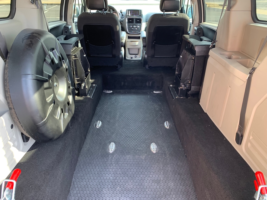 Used 2018 Dodge Grand Caravan SE - International Mobility Rear Entry Entry Fold Out Manual Ramp