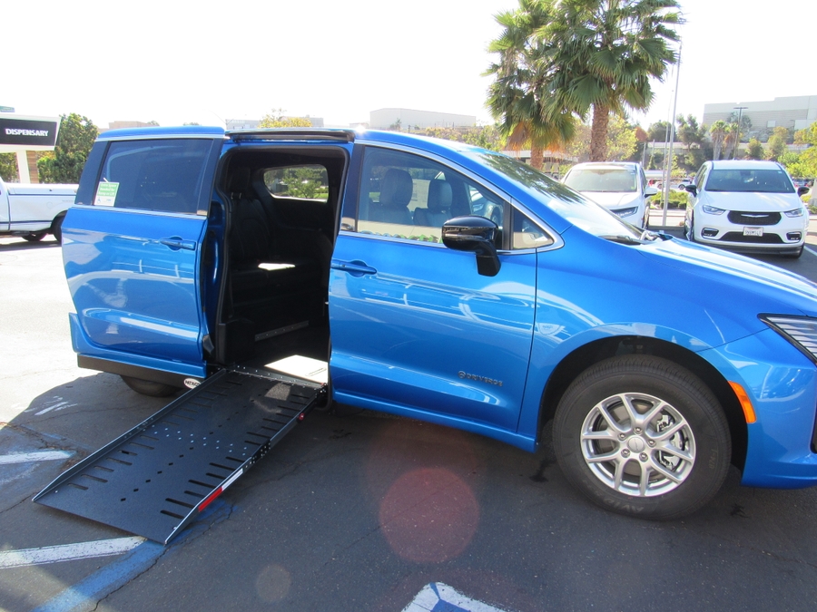 2027 Chrysler Pacifica Select - Photo 10