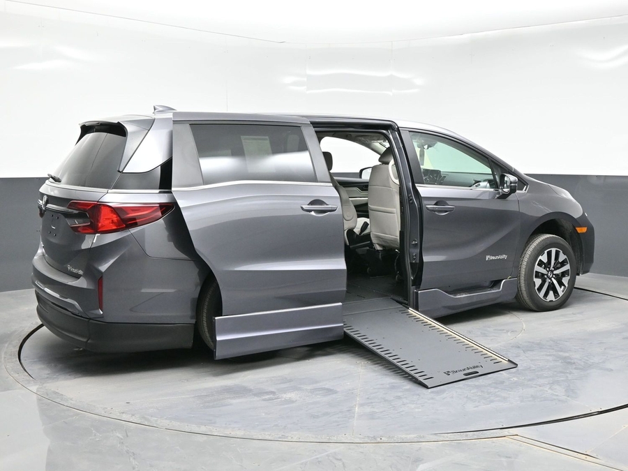 Grey Honda Odyssey image number 6