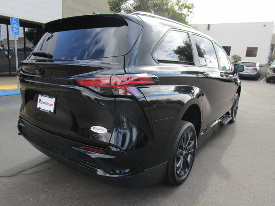 New 2025 Toyota Sienna Hybrid XSE Sport - BraunAbility Side Entry Entry In Floor Automatic Ramp