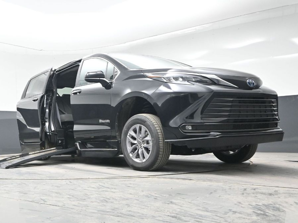 2025 TOYOTA SIENNA - Image 18