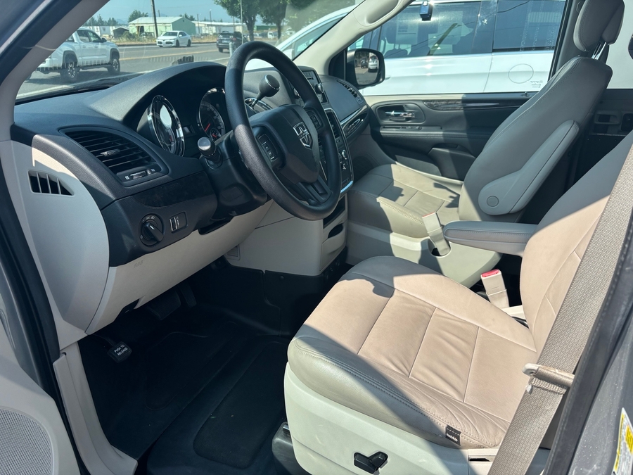 Used 2015 Dodge Grand Caravan SXT - BraunAbility Side Entry Fold Out Automatic Ramp