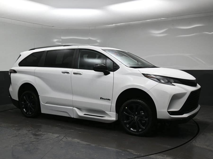 New 2026 Toyota Sienna Hybrid XSE Sport - BraunAbility Side Entry Entry Fold Out Automatic Ramp