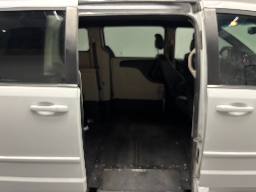 Used 2017 Dodge Grand Caravan SXT - VMI Side Entry In Floor Automatic Ramp