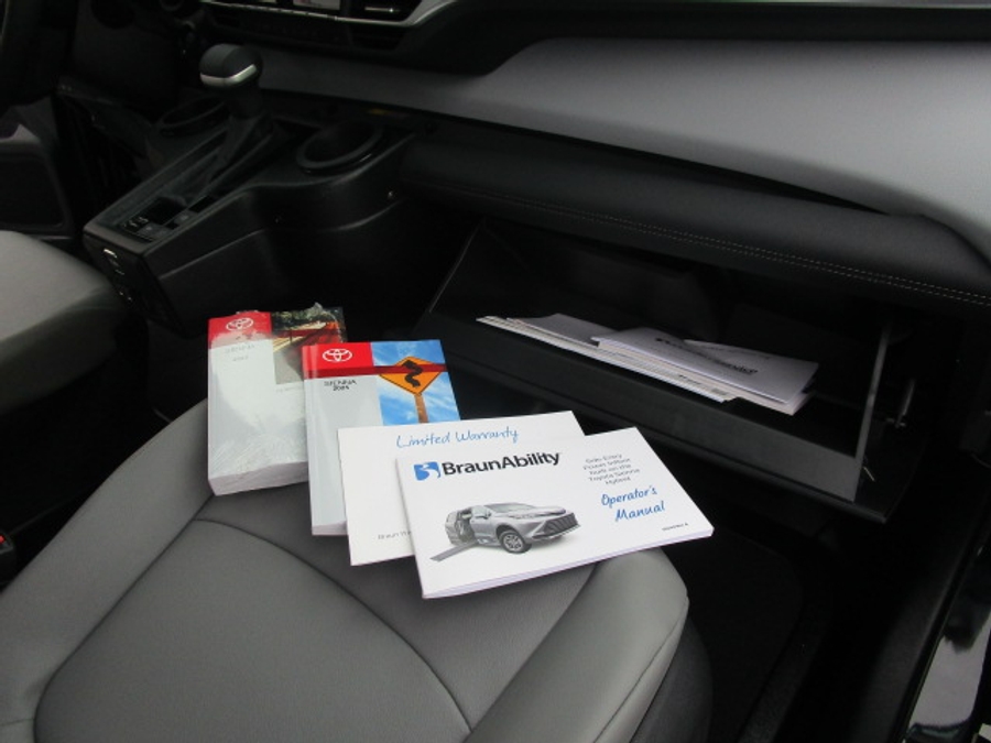 New 2025 Toyota Sienna Hybrid XLE Plus - BraunAbility Side Entry Entry In Floor Automatic Ramp