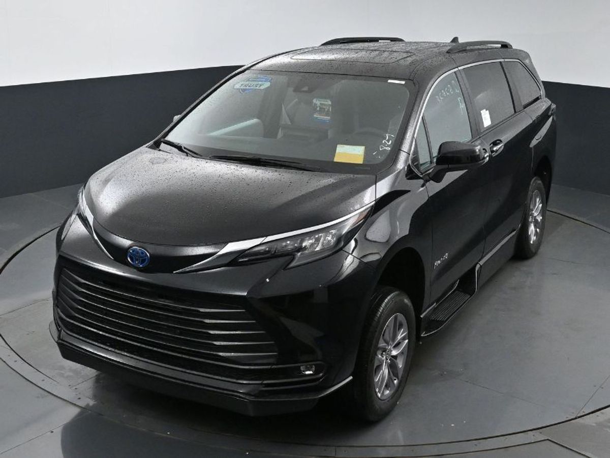 2025 TOYOTA SIENNA - Image 24