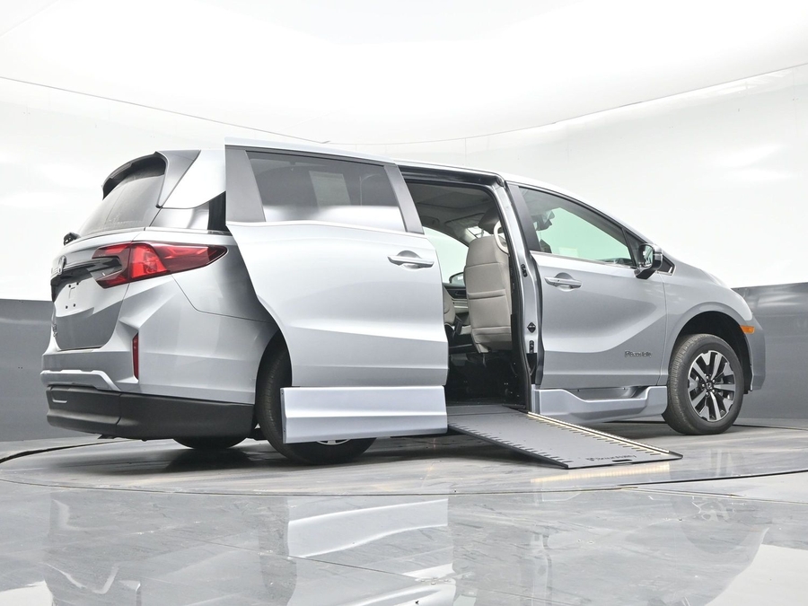 New 2026 Honda Odyssey EX-L - BraunAbility Side Entry Entry In Floor Automatic Ramp