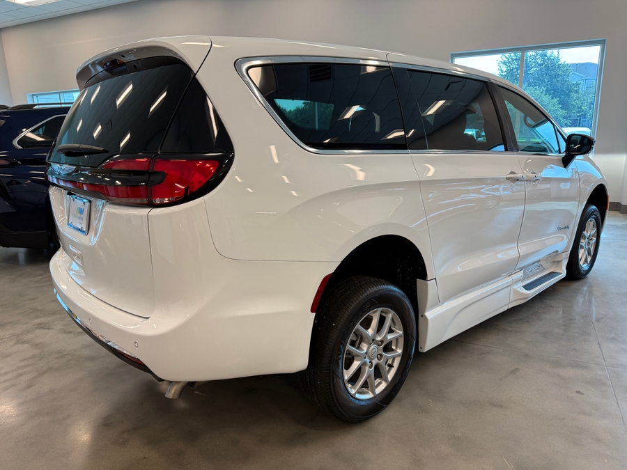 White Chrysler Pacifica image number 2