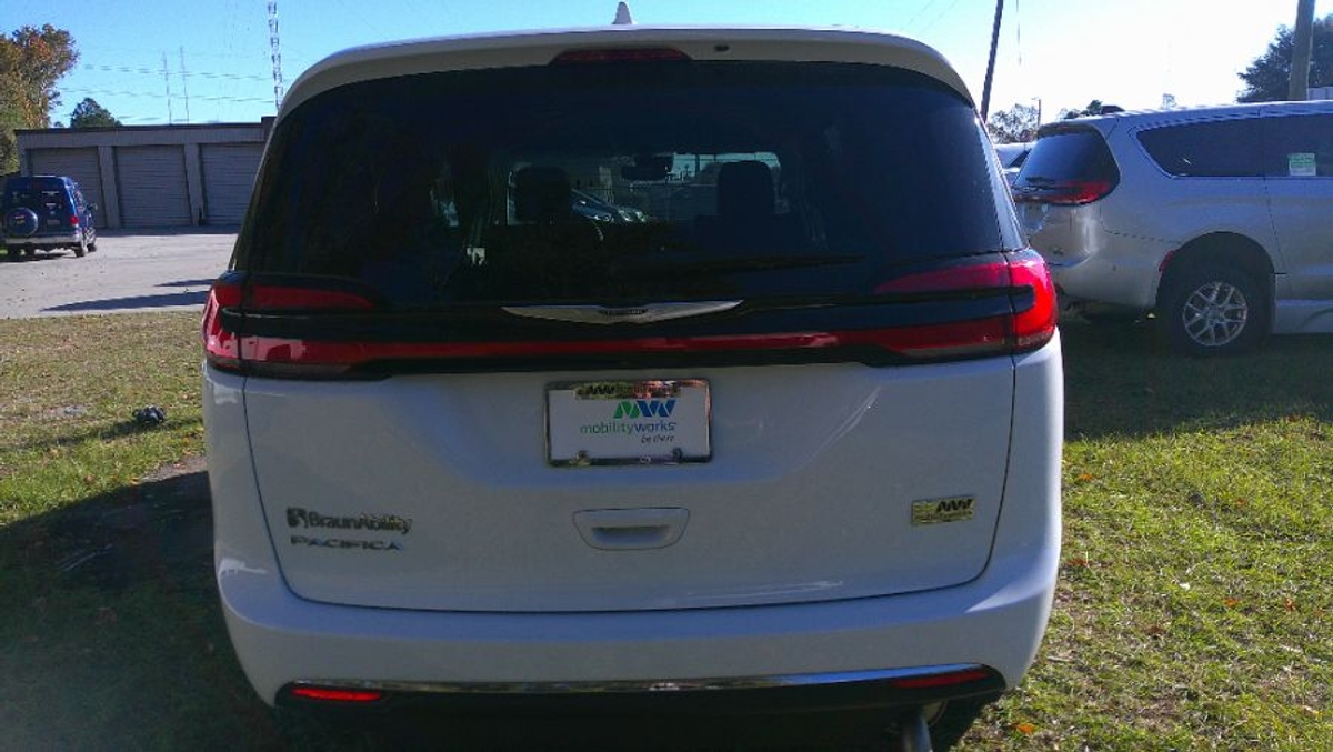 2022 CHRYSLER PACIFICA - Image 3