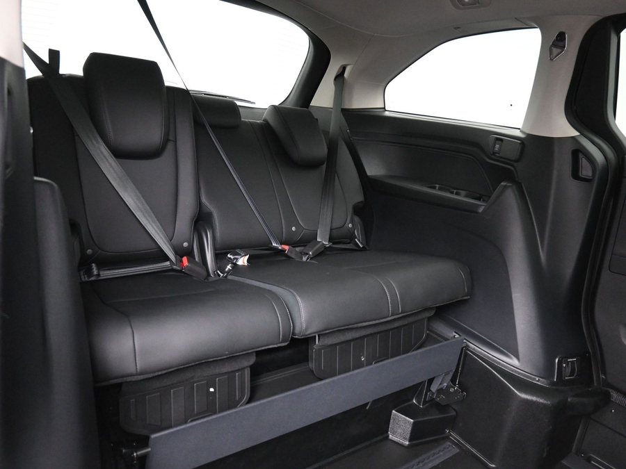 Black Honda Odyssey image number 9