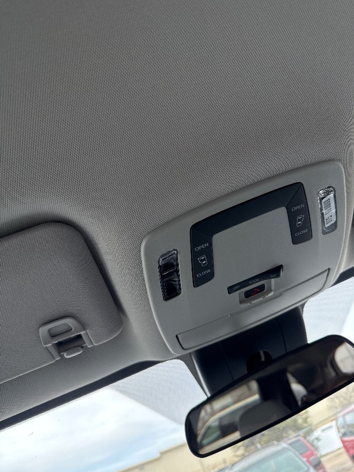 2025 TOYOTA SIENNA - Image 4