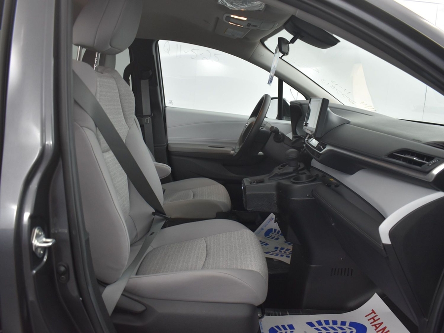 New 2025 Toyota Sienna Hybrid LE - BraunAbility Side Entry Entry Fold Out Automatic Ramp