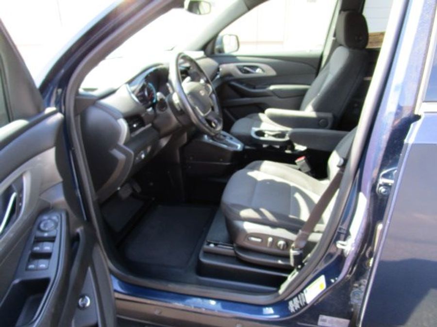 Used 2022 Chevrolet Traverse 1LT - BraunAbility Side Entry Entry In Floor Automatic Ramp