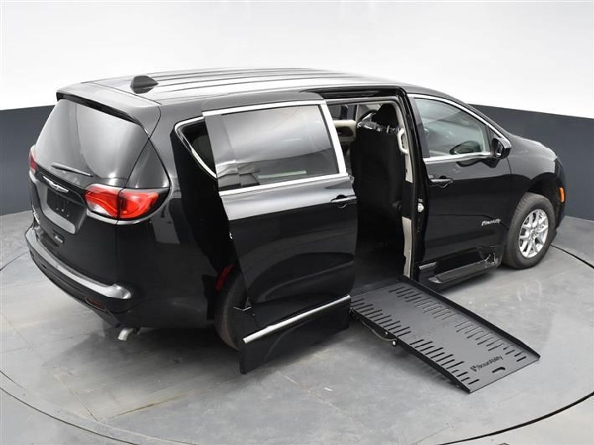 2023 CHRYSLER VOYAGER - Image 6