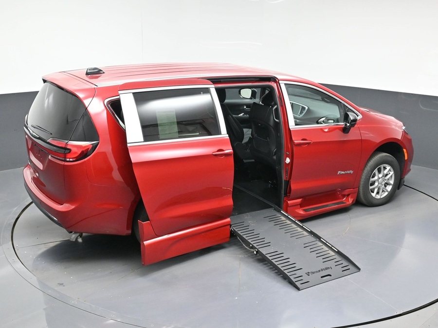 Red Chrysler Pacifica image number 22
