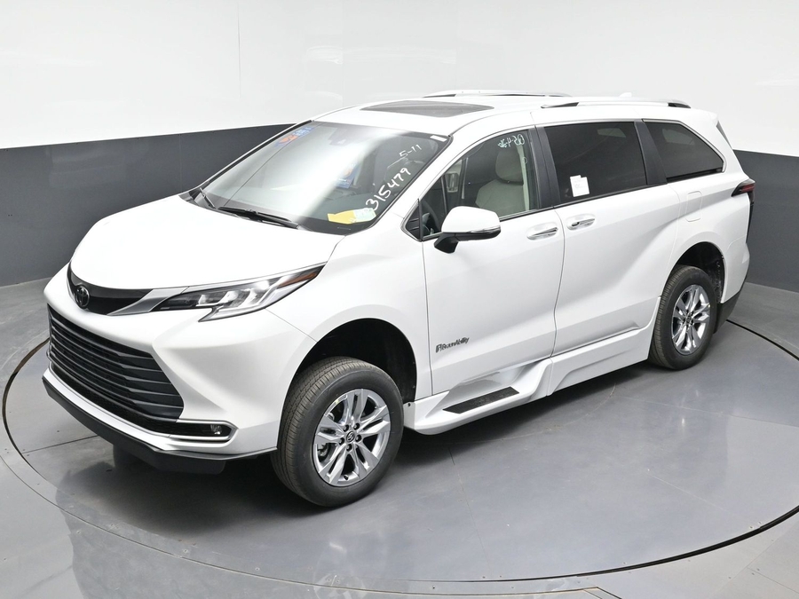 New 2026 Toyota Sienna Hybrid Limited - BraunAbility Side Entry In Floor Automatic Ramp