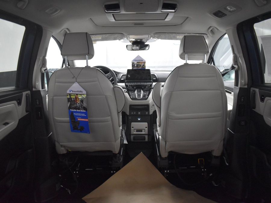 New 2025 Honda Odyssey Touring - BraunAbility Side Entry Entry In Floor Automatic Ramp