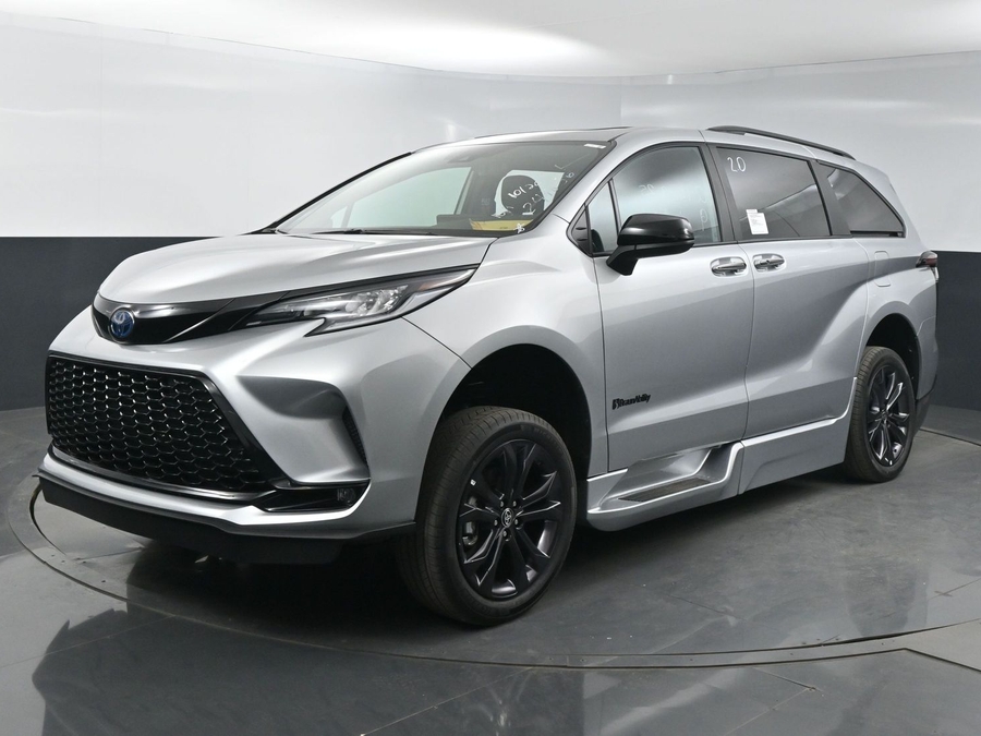 New 2025 Toyota Sienna Hybrid XSE - BraunAbility Side Entry Entry In Floor Automatic Ramp