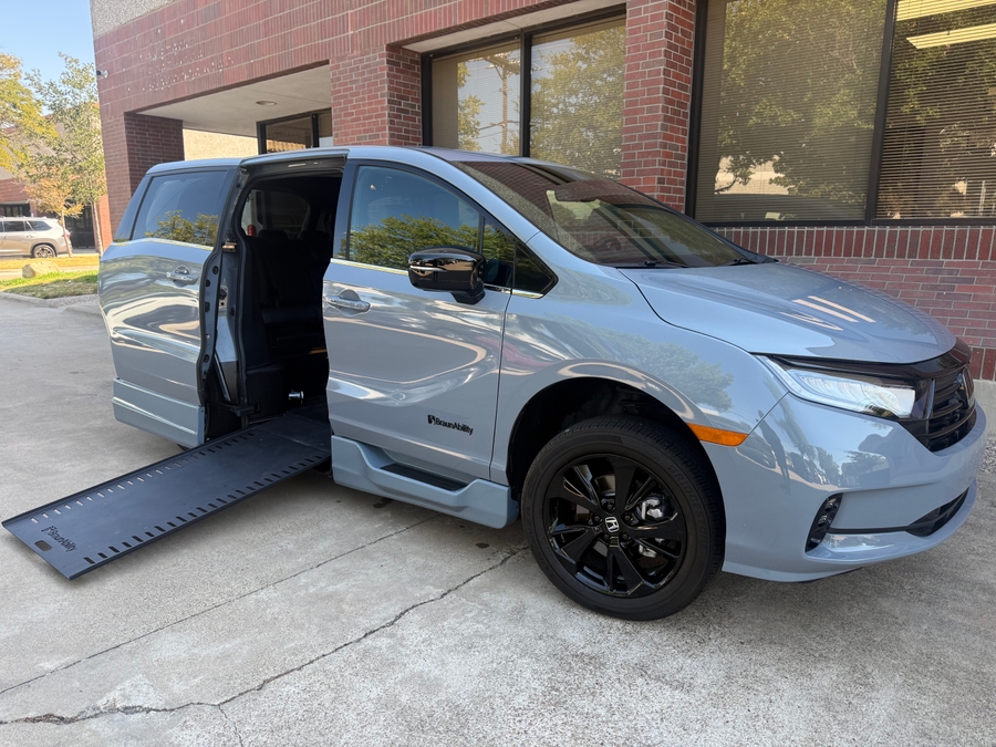 Used 2024 Honda Odyssey Sport - BraunAbility Side Entry In Floor Automatic Ramp