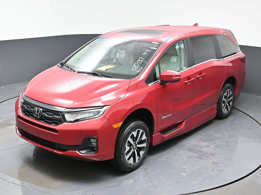Red Honda Odyssey image number 21