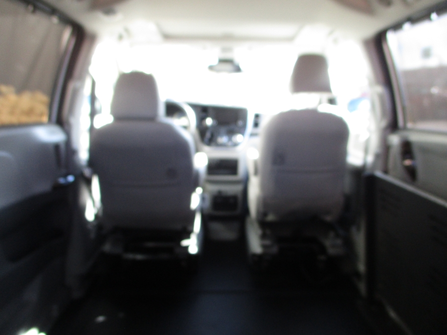 Used 2023 Toyota Sienna Hybrid XLE Plus - BraunAbility Side Entry Entry In Floor Automatic Ramp