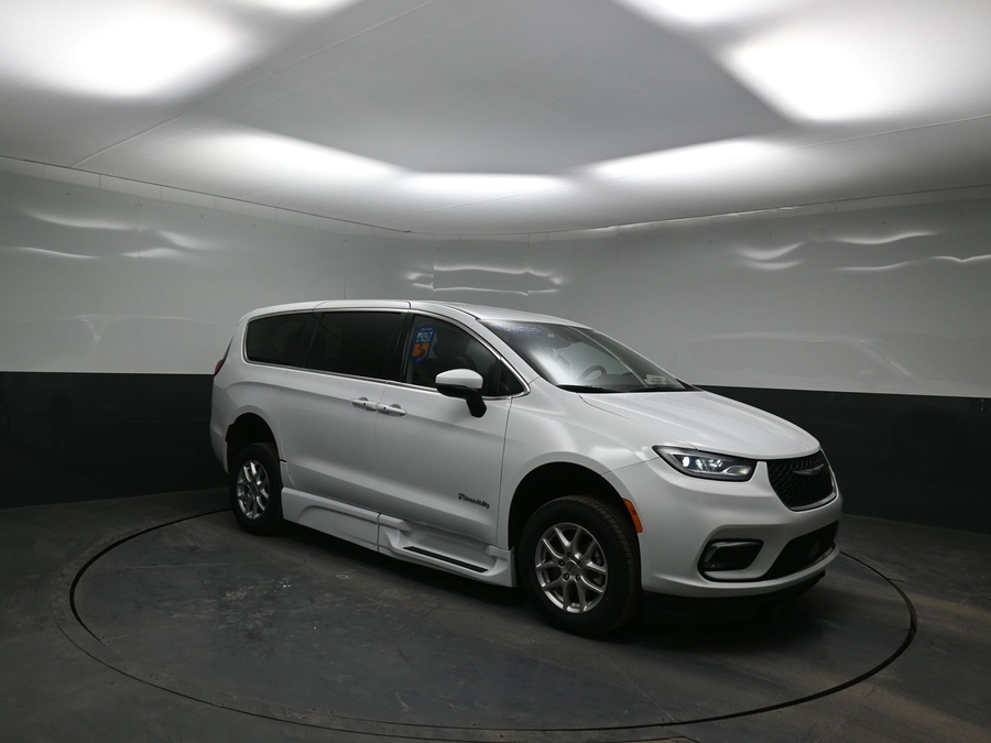 Used 2023 Chrysler Pacifica Touring L - BraunAbility Side Entry Entry Fold Out Automatic Ramp