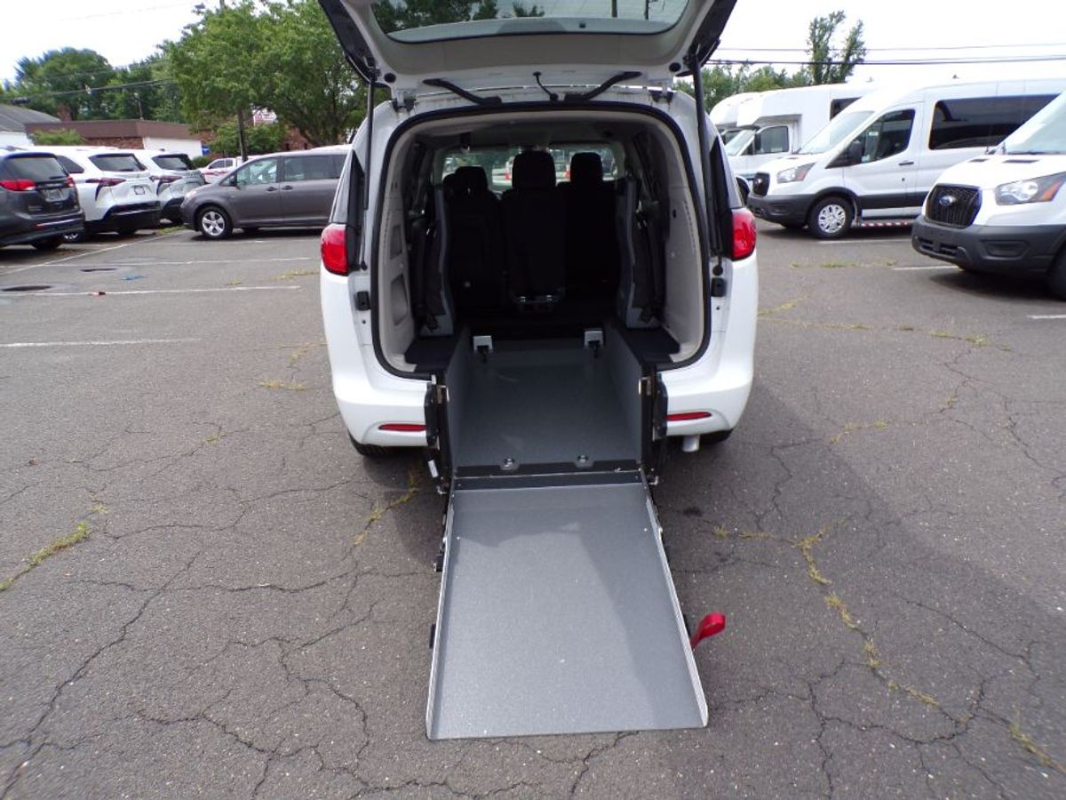 2024 CHRYSLER VOYAGER - Image 5