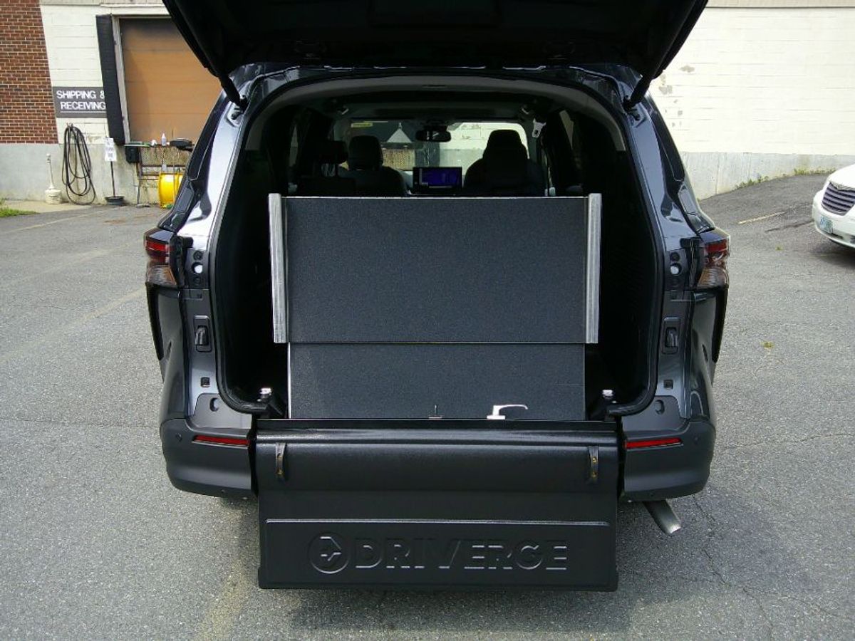 2025 TOYOTA SIENNA - Image 5