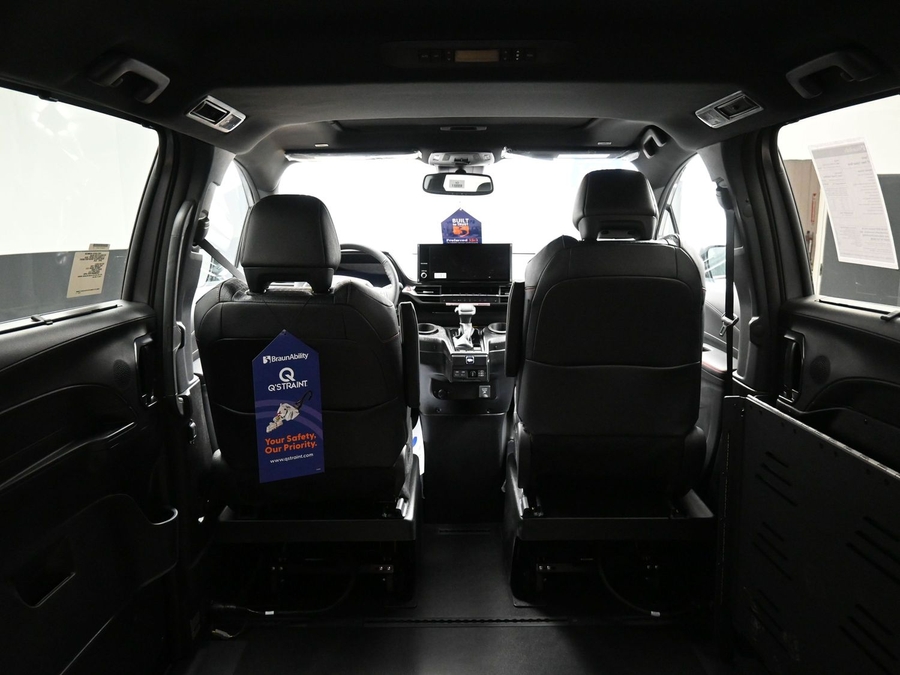 New 2026 Toyota Sienna Hybrid XSE - BraunAbility Side Entry Entry Fold Out Automatic Ramp