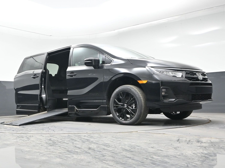 Black Honda Odyssey image number 15