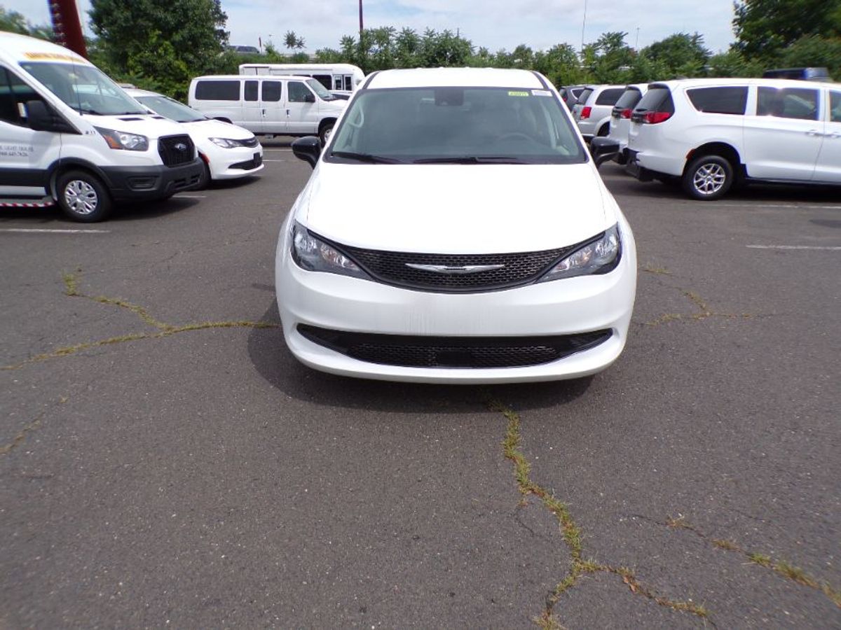 2024 CHRYSLER VOYAGER - Image 2