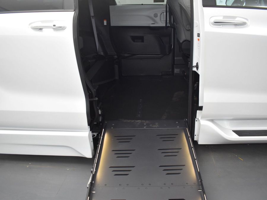 New 2025 Toyota Sienna Hybrid XLE Plus - BraunAbility Side Entry Entry Fold Out Automatic Ramp
