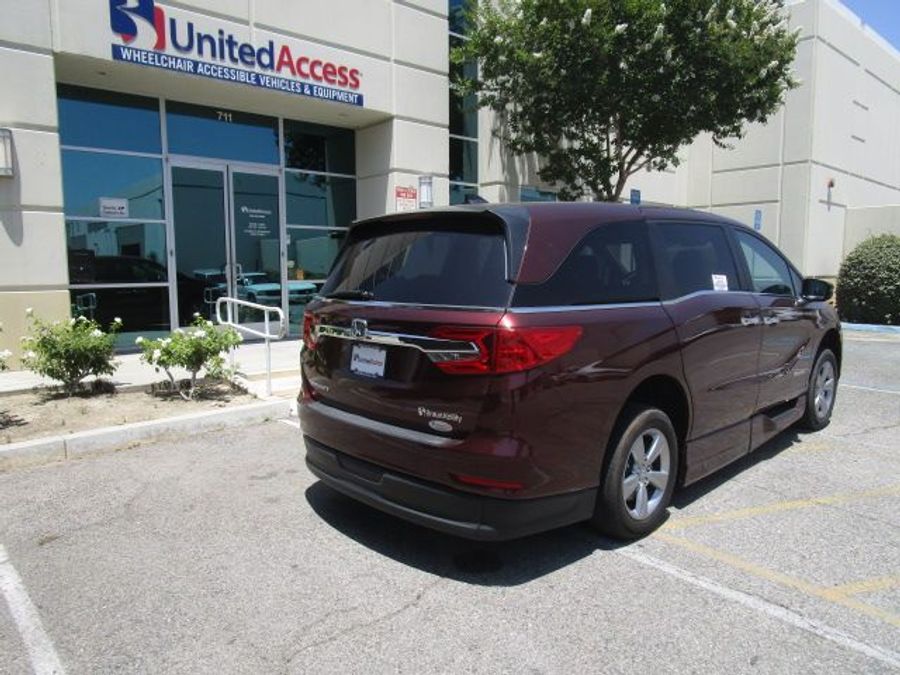 Used 2018 Honda Odyssey EX-L - BraunAbility Side Entry Entry In Floor Automatic Ramp