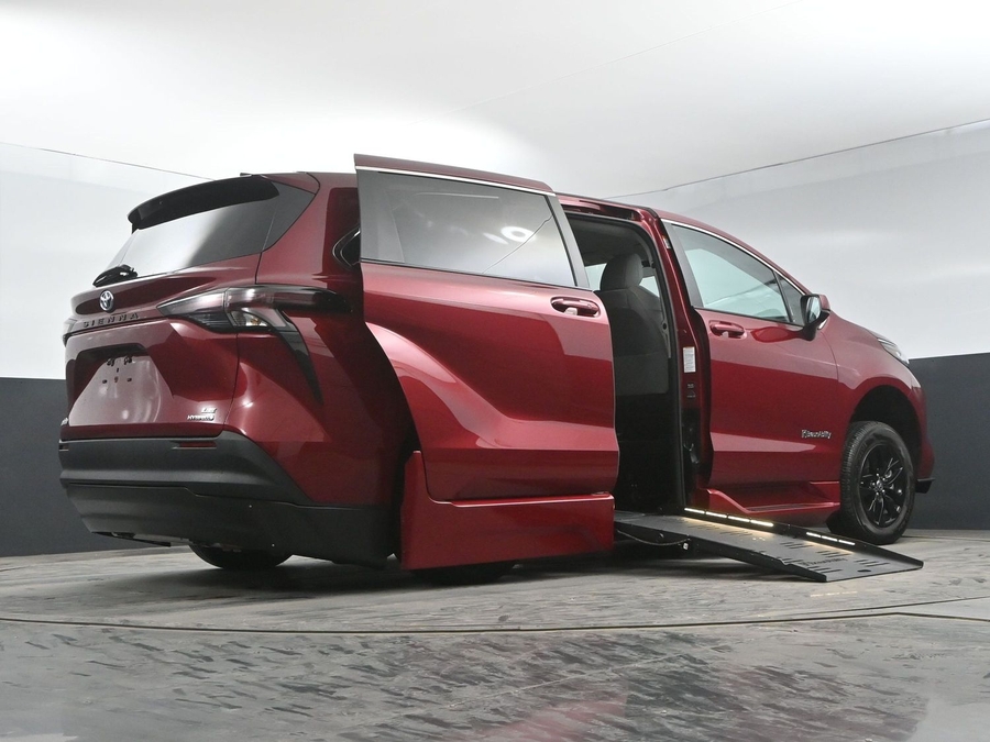 Used 2023 Toyota Sienna Hybrid LE - BraunAbility Side Entry Entry Fold Out Automatic Ramp