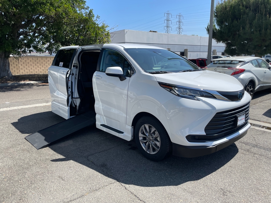 Used 2022 Toyota Sienna Hybrid LE AWD - VMI Side Entry In Floor Automatic Ramp