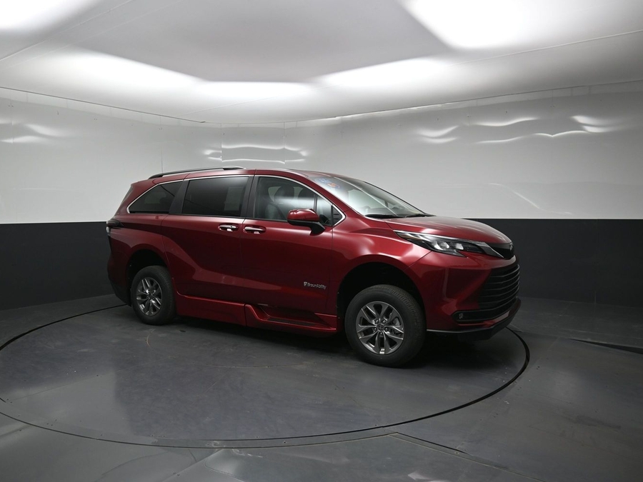 New 2026 Toyota Sienna Hybrid XLE Add - BraunAbility Side Entry In Floor Automatic Ramp
