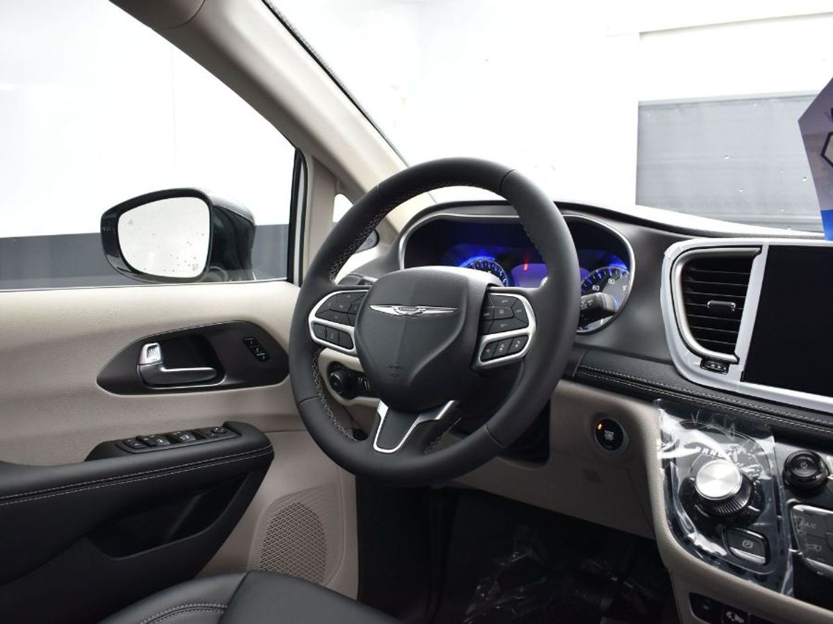 2024 CHRYSLER PACIFICA - Image 7