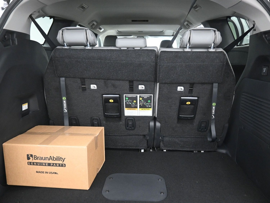 New 2026 Toyota Sienna Hybrid XLE Plus - BraunAbility Side Entry Entry Fold Out Automatic Ramp