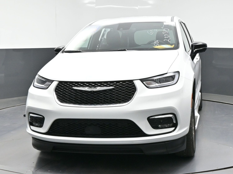 White Chrysler Pacifica image number 8