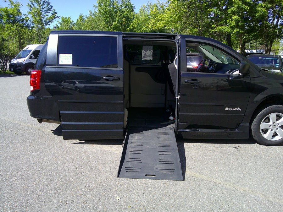 Black Dodge Grand Caravan número de imagen 2